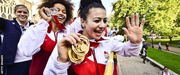 Fellow Bristolian and Commonwealth long jumper Jazmin Sawyers joins 'Frags' on the open top bus homecoming tour