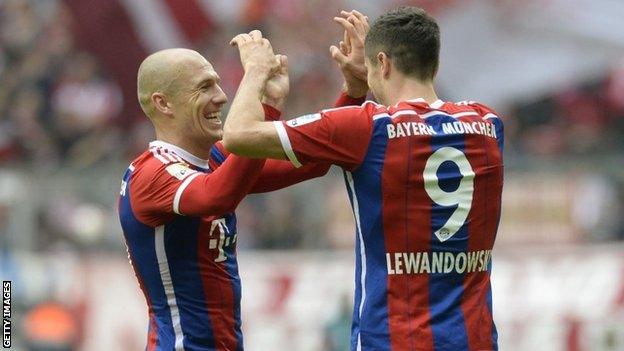 Arjen Robben and Robert Lewandowski celebrate