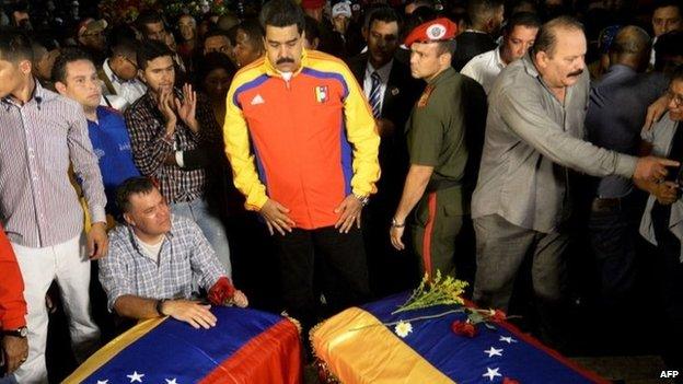 Maduro stands before the coffins of Serra and Herrera