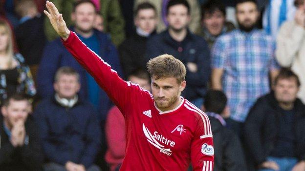 David Goodwillie celebrates against Dundee