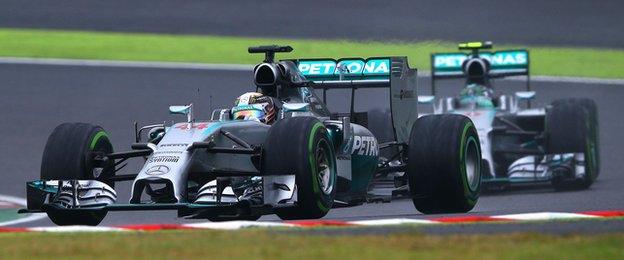 Lewis Hamilton overtakes Rosberg