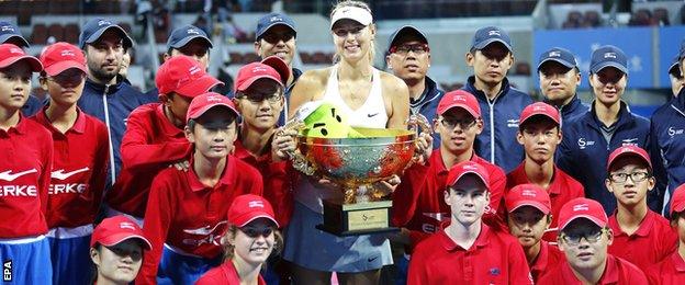 Maria Sharapova with the China Open trophy