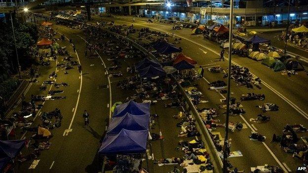 Protests camped out outside main government complex - 6 October