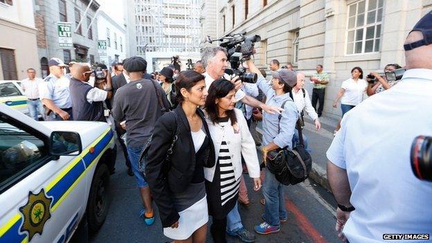 Anni Dewani's sister Ami Denborg (l) and mother Nilam Hindocha (r) arrive at court