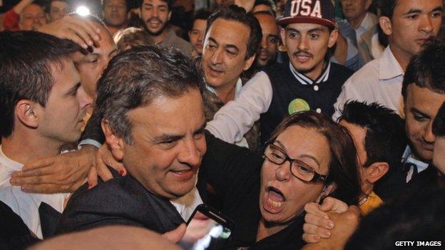 Presidential candidate for the Brazilian Social Democracy Party (PSDB), Aecio Neves (C), is greeted by supporters in Belo Horizonte, state of Minas Gerais, Brazil