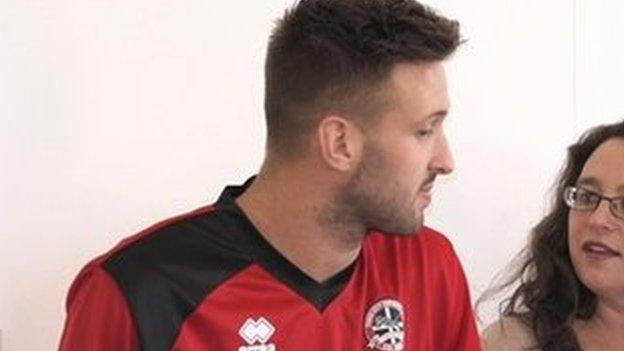 Matt Wright signs his Truro City deal