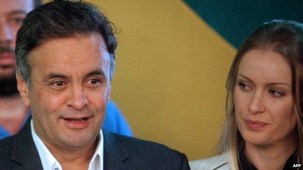 Aecio Neves delivers a press conference next to his wife Leticia Weber in Belo Horizonte on 5 October, 201