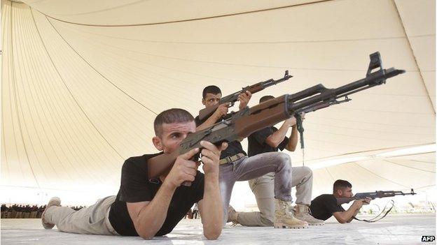 Shia volunteers training in Karbala