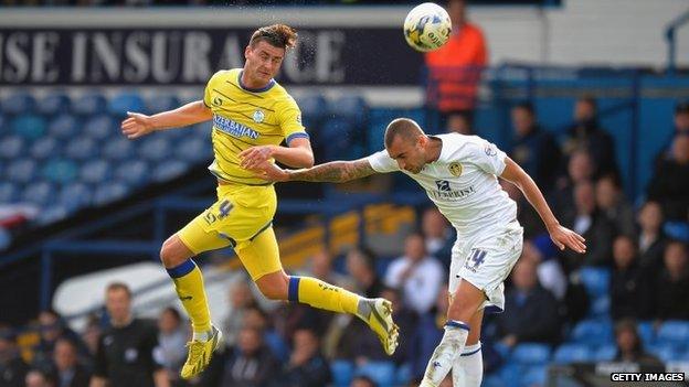 Tommaso Bianchi of Leeds United challenges Gary Madine of Sheffield Wednesday during the Sky Bet Championship match between Leeds United and Sheffield Wednesday