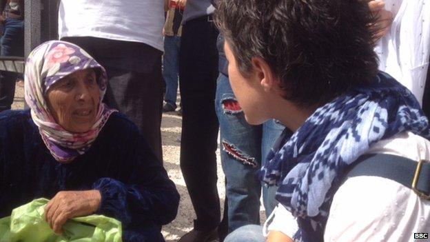 BBC Turkish's Rengin Arslan interviewing displaced Syrian Kurds in Suruc near the Turkey-Syria border on 24 September 2014