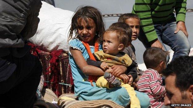 Civilians continue to flee Kobane across the Turkish border, 7 Oct