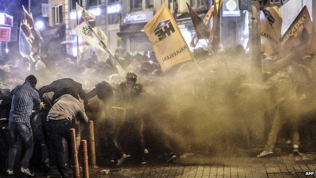 Tear gas and water cannon in Istanbul during protest against IS attacks on Syrian town of Kobane. 7 Oct 2014