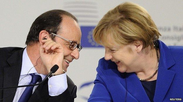 President Hollande and Chancellor Merkel chat at summit