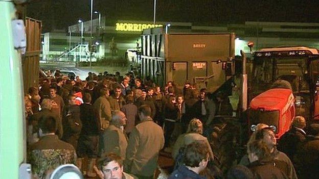 Farmers for Action protest at Morrisons depot