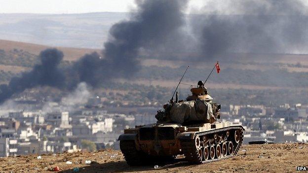 Turkish tank overlooks Kobane from across the border. 8 Oct 2014