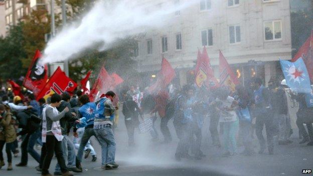 Turkish police disperse pro-Kurdish protest in Ankara. 8 Oct 2014