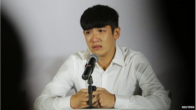 Taiwanese actor Kai Ko, also known as Ko Chen-tung, cries during a news conference after being released from a two-week detention in Beijing 29 August 2014