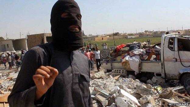 IS jihadist photographed September 16, 2014 in Syrian town of Raqqa