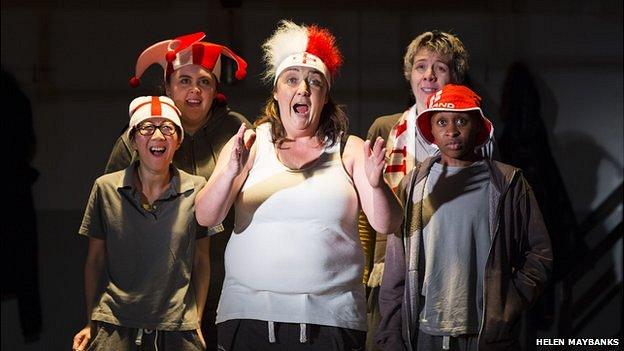 Elizabeth Chan (Peto), Sharon Rooney (Gadshill), Ashley McGuire (Falstaff), Karen Dunbar (Bardolph) and Cynthia Erivo (Poins) in Henry IV