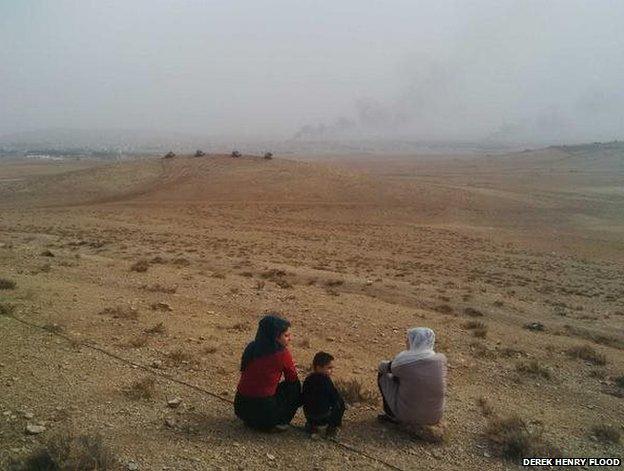 Smoke rises over Kobane, 11 October (photo: Derek Henry Flood)