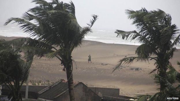 The effects of the strong winds are felt on a beach in Gopalpur in Orissa, 12 Oct