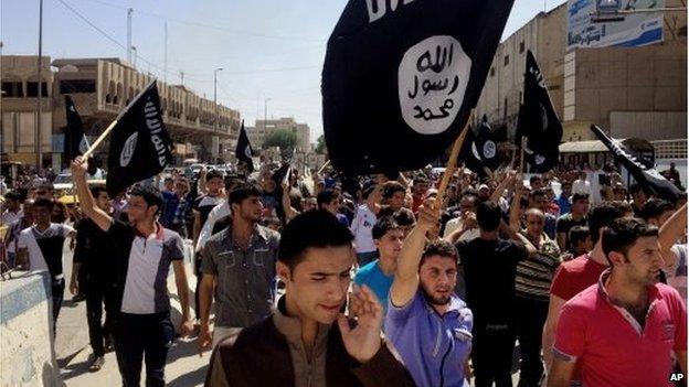 Pro-Islamic State demonstration in Mosul (16/06/14)