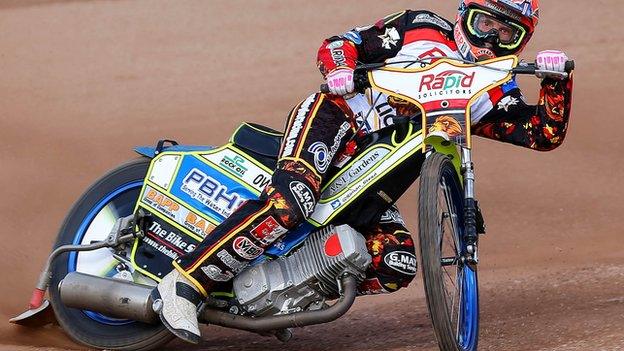 Simon Stead racing for Leicester