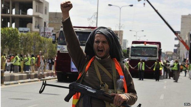 Houthi rebel at funeral procession in Sanaa, Yemen (14/10/14)