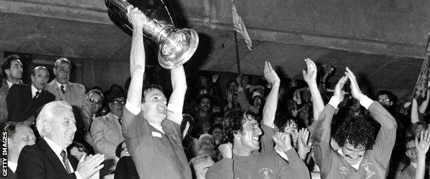 Phil Thompson lifts the European Cup