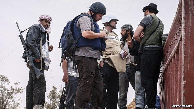 US journalist Stephen Sotloff, in black helmet, in Libya 2011