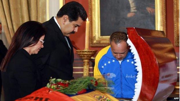 Nicolas Maduro (centre), First Lady Cilia Flores and Diosdado Cabello stand before the coffin Robert Serra during the funeral in Caracas on 2 October, 2014