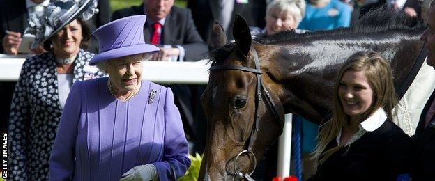 The Queen with Estimate after the filly won the 2013 Gold Cup at Ascot