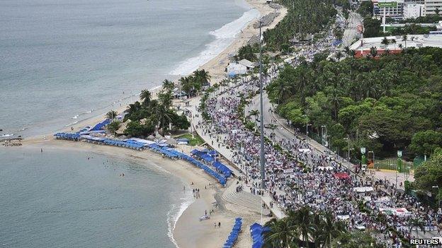 Protesters in Acapulco march along the sea front Oct 17 2014