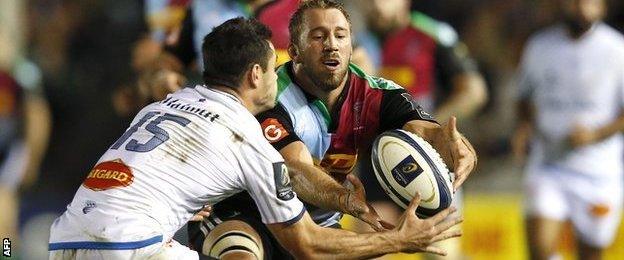 Harlequins captain Chris Robshaw competes with Geoffrey Palis of Castres for the ball