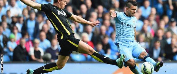 Sergio Aguero scores v Tottenham