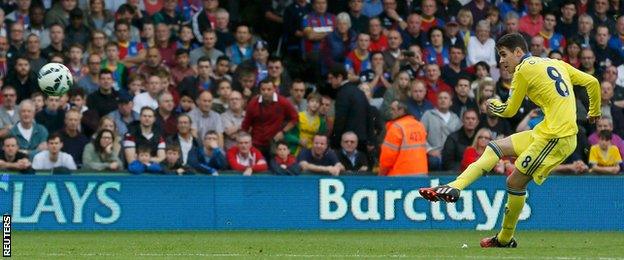 Oscar scores a free-kick