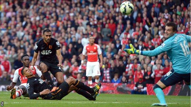 Danny Welbeck equalises for Arsenal