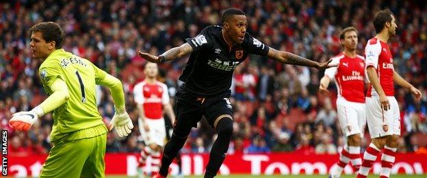 Abel Hernandez celebrates scoring for Hull