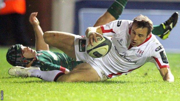 Tommy Bowe scores for Ulster against Leicester