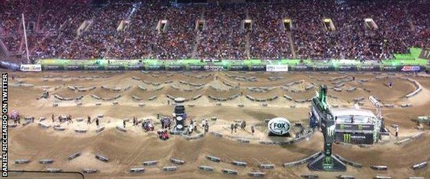 Daniel Ricciardo tweets a picture from the Supercross