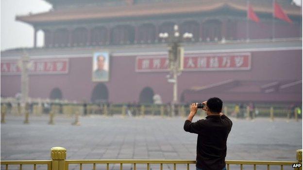 A man stands in Tiananmen Square (20 Oct 2014)