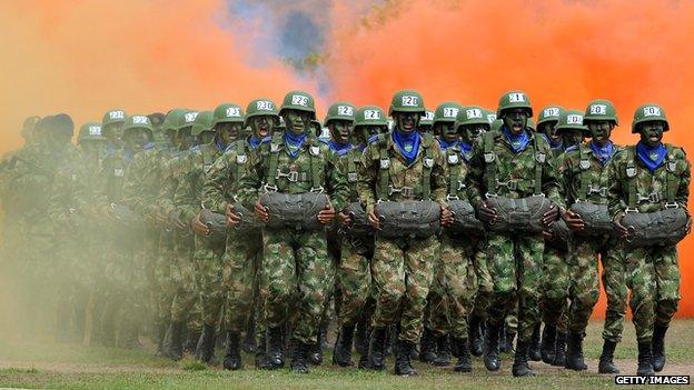 Colombian soldiers take part in a military exercise during the visit of US Secretary of Defense Chuck Hagel and Colombian Defense Minister Juan Carlos Pinzon at a military base in Tolemaida on 10 October, 2014.