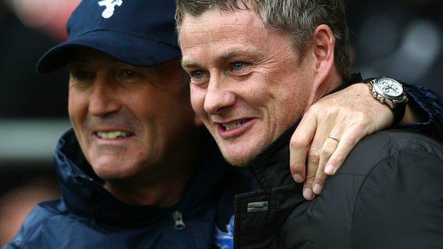 Tony Pulis (L) and Ole Gunnar Solskjaer (R)