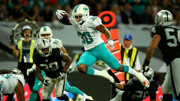 Miami Dolphins beat Oakland Raiders at Wembley