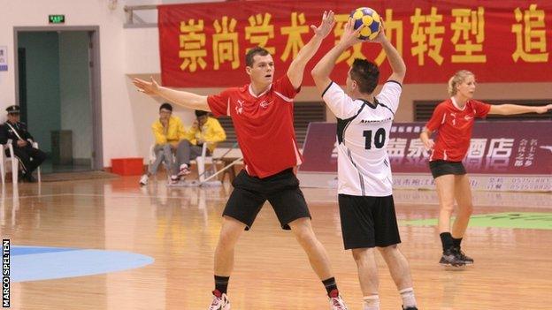 Ben King playing korfball