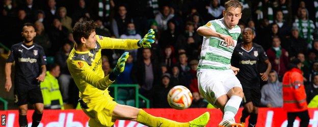 Norwegian midfielder Stefan Johansen buries the second goal for Celtic after a goalkeeper error