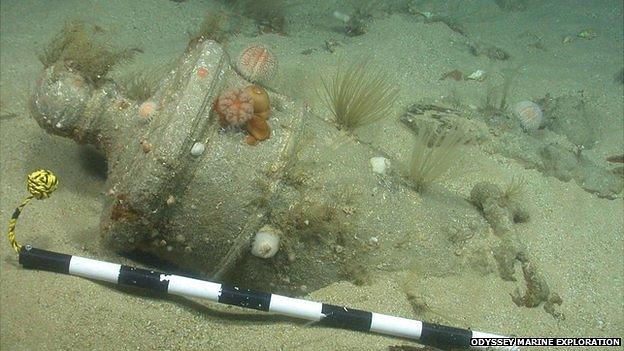 Shipwreck of HMS Victory 1744: Bronze Cannon in seabed