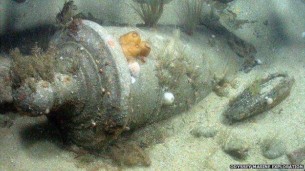 Shipwreck of HMS Victory 1744: Bronze Cannon in seabed