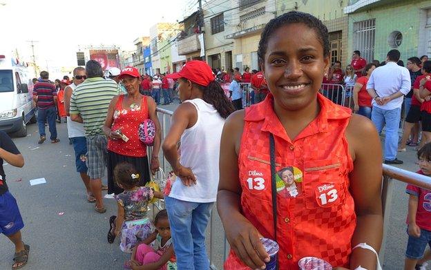 25-year-old France Nadja da Silva Vieira is learning industrial sewing so she can work in the new Fiat factory being brought to Goiana next year and says she is grateful for the PT