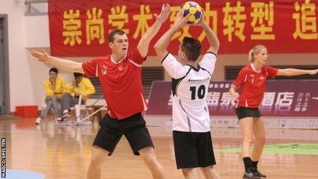 Ben King playing korfball